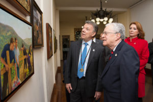 Recorrido por galería ex presidente Santos